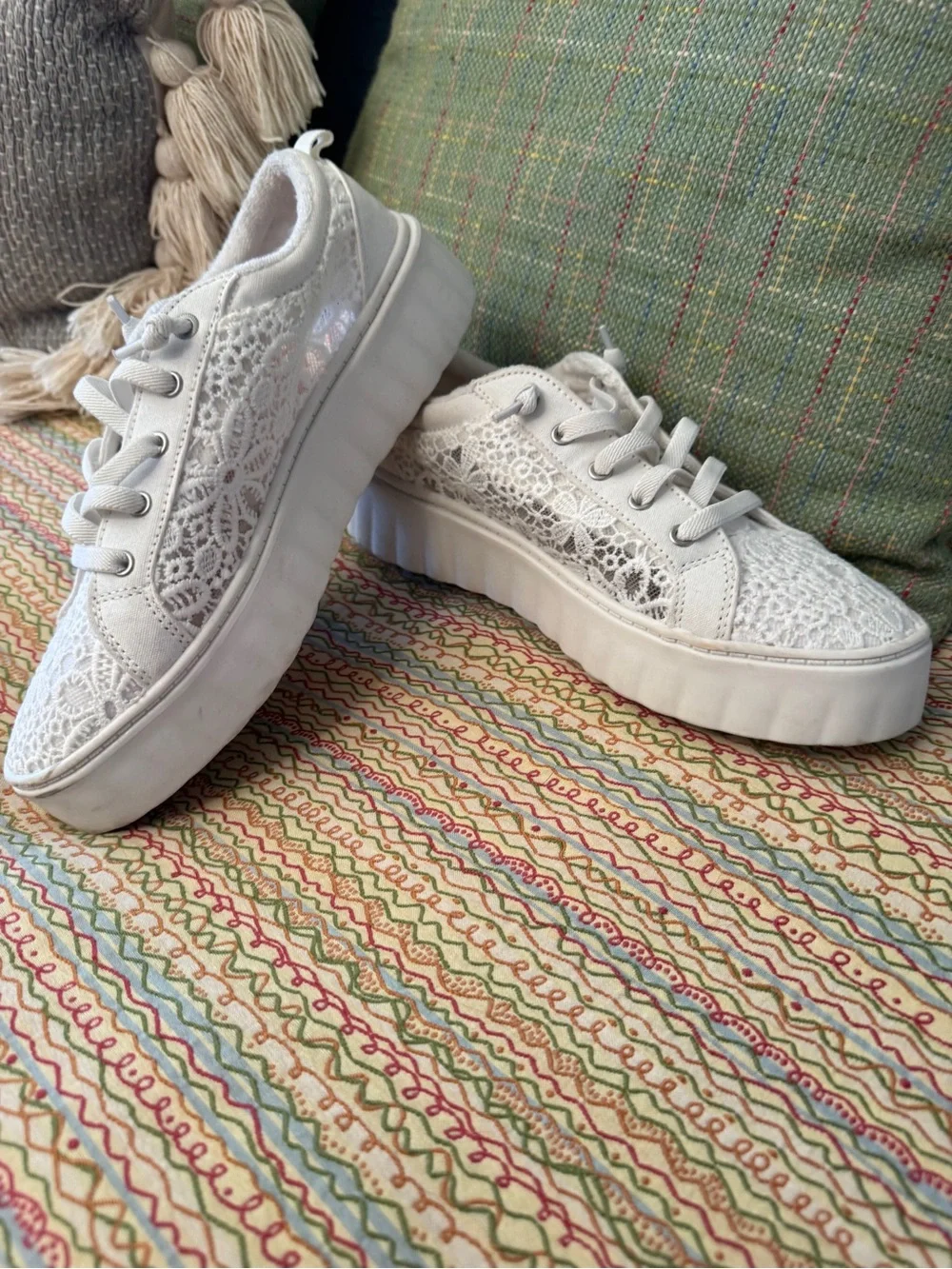 Roxy Sheilahh White Floral Crochet Lace Platform Sneakers - Size 8.5